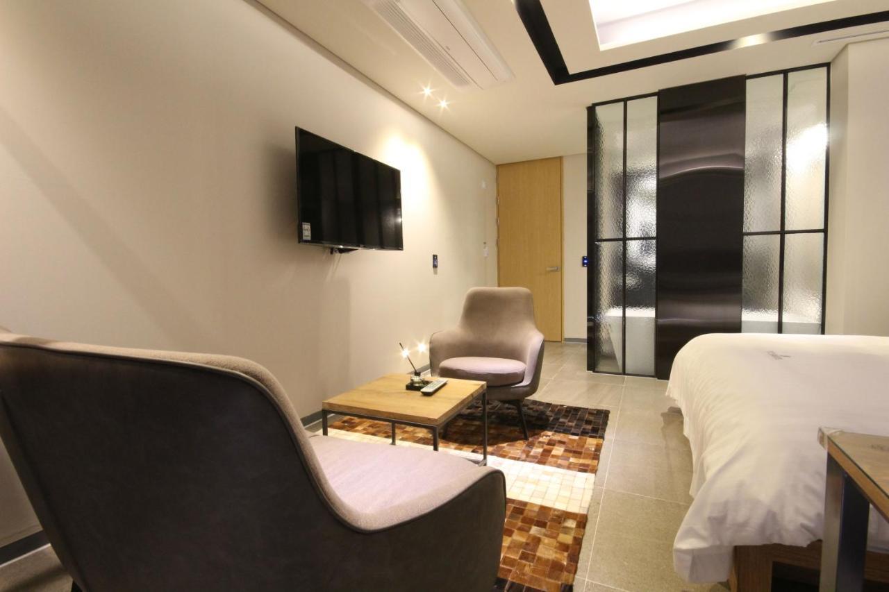 ชอนจู อีโคสเตย์ โฮเต็ล Hotel จอนจู ภายนอก รูปภาพ